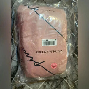 Victoria’s Secret sherpa!